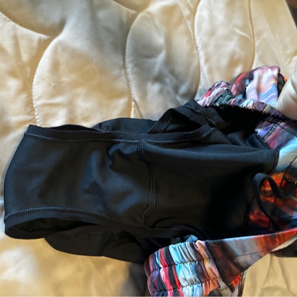 Lululemon shorts 4 tall - Picture 4 of 4